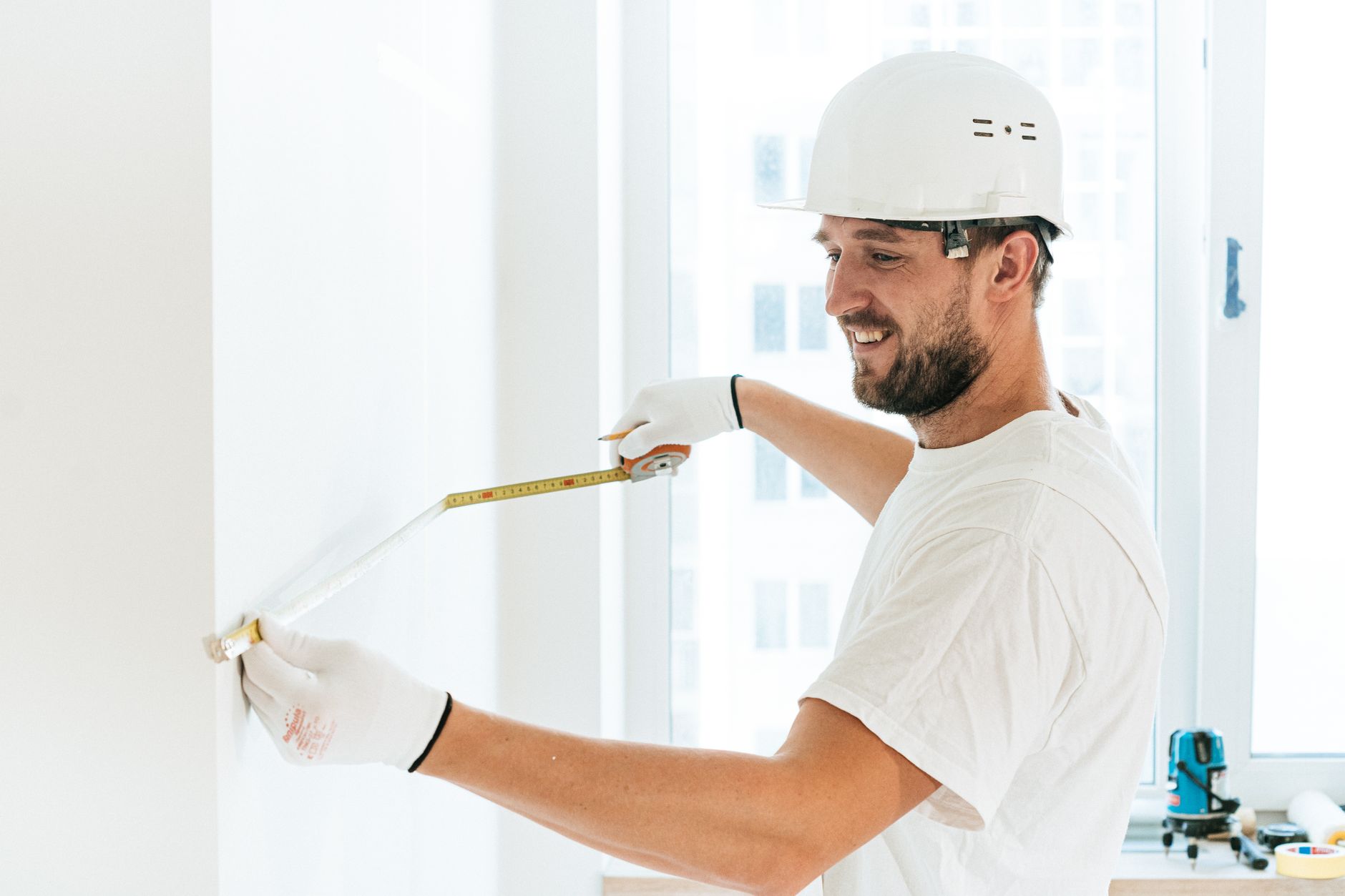 Ilustracja artykułu: Jak zweryfikować wykonawcę instalacji smart home przed podpisaniem umowy: 9 kroków + wzór zapisów do umowy